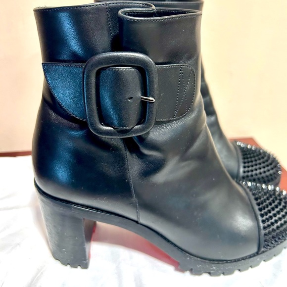 Christian Louboutin black Olivia Snow leather boots with spikes and side buckle. - Picture 4 of 8